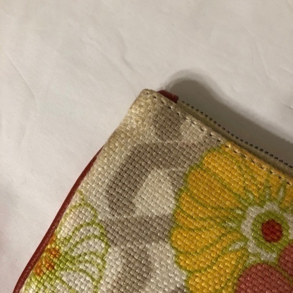 Spartina 449 floral wristlet